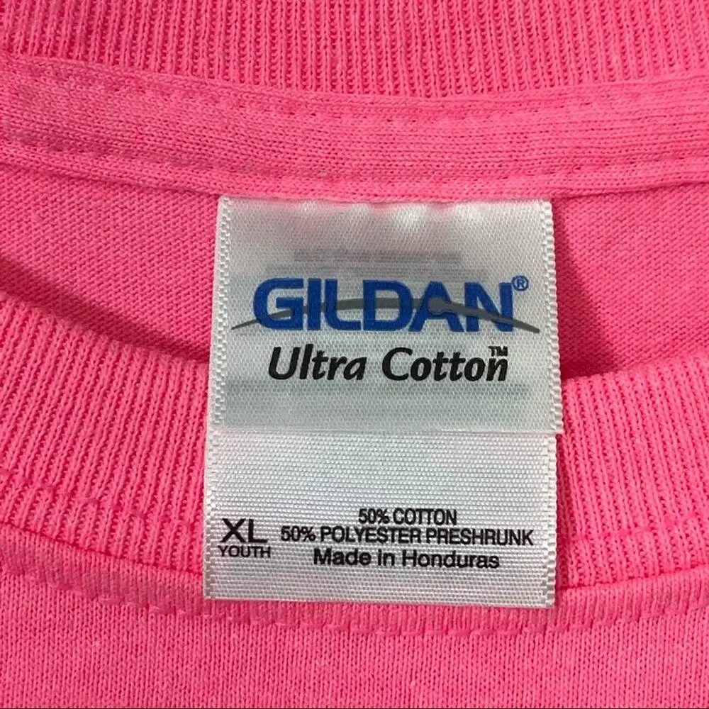 Gildan Bright Pink T-Shirt. Youth XL. In pristine condition!